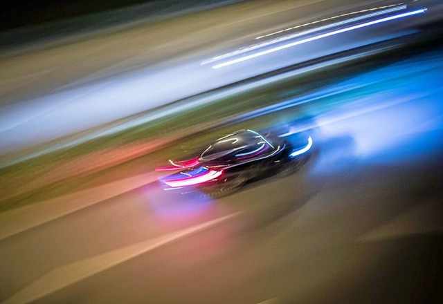 Ein Porschefahrer verursachte betrunke...chen Unfall. Nun stand er vor Gericht.  | Foto: Frank Rumpenhorst (dpa)