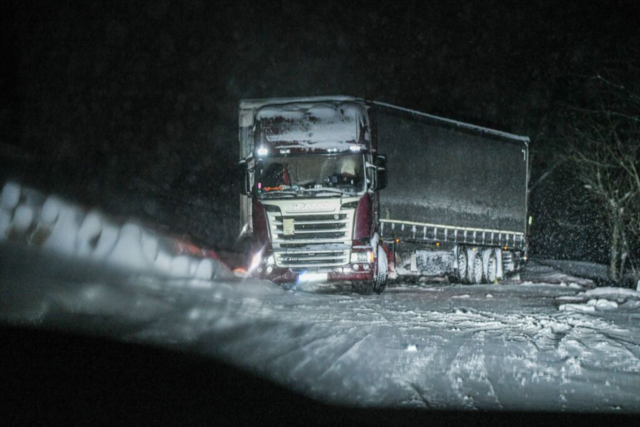 Starker Schneefall in Sdbaden sorgt fr Sperrungen, Stau und viele Blechschden