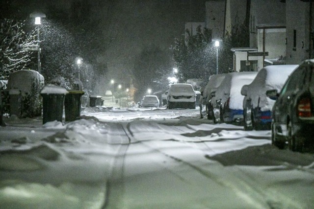 In Titisee-Neustadt im Hochschwarzwald hatte es krftig geschneit.  | Foto: Jason Tschepljakow (dpa)