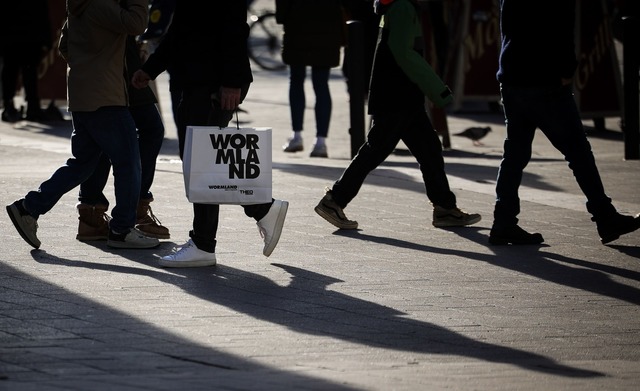 Etwas ausgabefreudigere Verbraucher st... die deutsche Wirtschaft. (Archivbild)  | Foto: Christian Charisius/dpa