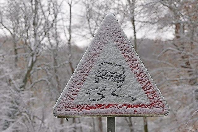 Schneefall sorgt fr Verkehrschaos am Vogelsangpass bei Btzingen