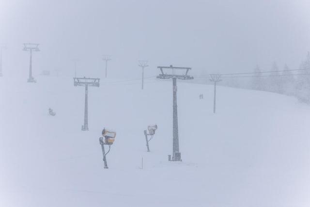 Skifahren im Schwarzwald: Einige Skilifte und Loipen in Sdbaden sind schon in Betrieb