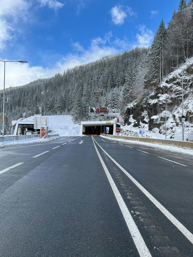 Unter anderem wurde die Fahrbahn des Tunnels erneuert. (Foto: Handout)  | Foto: -/ASFINAG/dpa