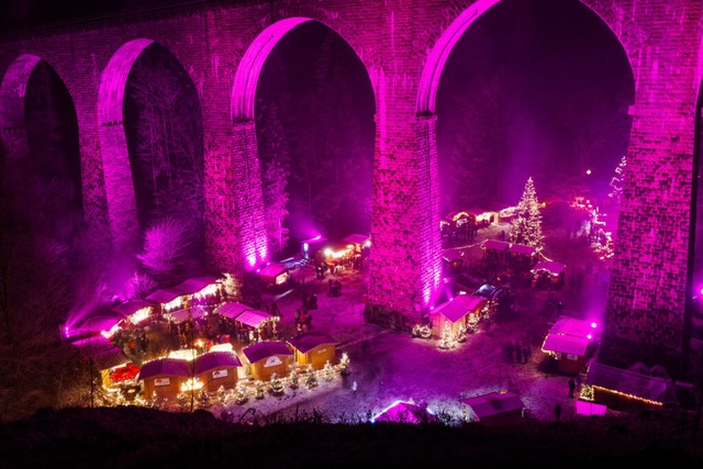 Von den Weihnachtsmrkten im Schwarzwa...eihnachtsmarkt in der Ravennaschlucht.  | Foto: Philipp von Ditfurth (dpa)