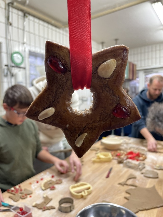 In der Backstube der Bckerei Kufer weihnachtet es.  | Foto: saro