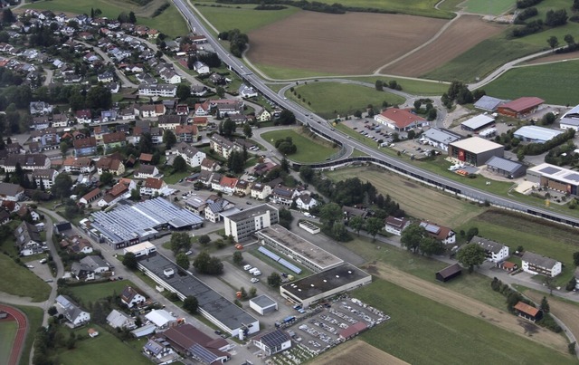 Die Grundsteuer ist auch fr Lffingen...auen oder Straen in Schuss zu halten.  | Foto: Christa Maier