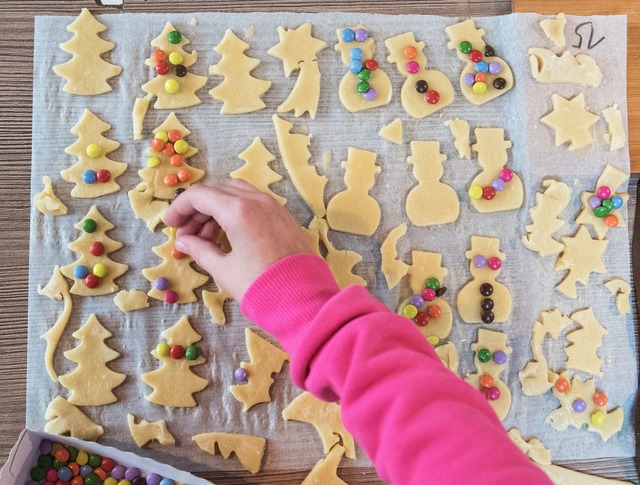 Weihnachtspl&auml;tzchen sind bei viel...Deutschland sehr beliebt. (Symbolbild)  | Foto: Daniel Bockwoldt/dpa