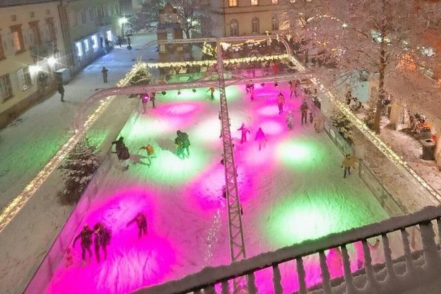 Winterwunderland zum Start - die Eisbahn in Mllheim ist erffnet