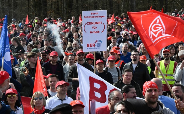 Besch&auml;ftigte protestierten schon ...erstand angek&uuml;ndigt. (Archivbild)  | Foto: Bernd Wei&szlig;brod/dpa