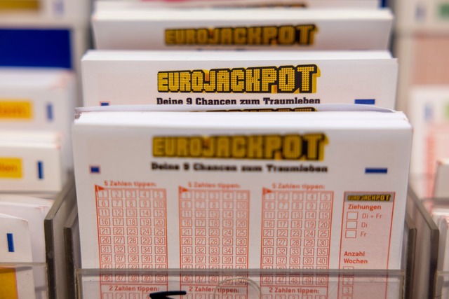 Gleich zwei Menschen aus Baden-W&uuml;...nn im Eurojackpot freuen. (Symbolbild)  | Foto: Thomas Banneyer/dpa