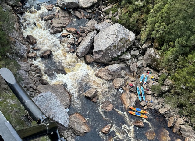 Bei einem verungl&uuml;ckten Kajakfahrer musste das Bein amputiert werden.  | Foto: --/tasmania police/dpa