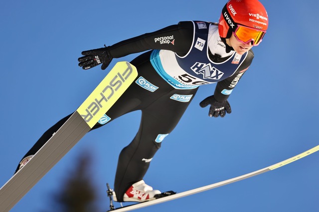 Skispringerin Katharina Schmid aus Obe...en &uuml;berzeugenden Saisonstart hin.  | Foto: Geir Olsen/NTB/dpa