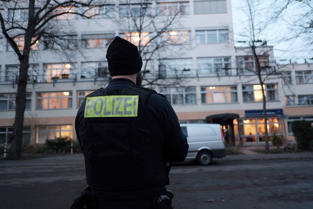 In einem Berliner Seniorenheim soll ei...t einer Machete schwer verletzt haben.  | Foto: J&ouml;rg Carstensen/dpa