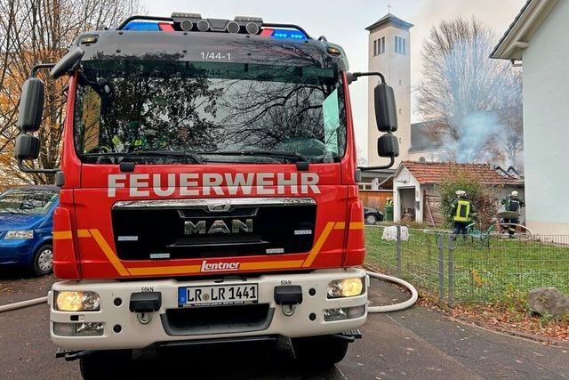 Feuerwehr in Lahr lscht Garagenbrand im Klostermattenweg