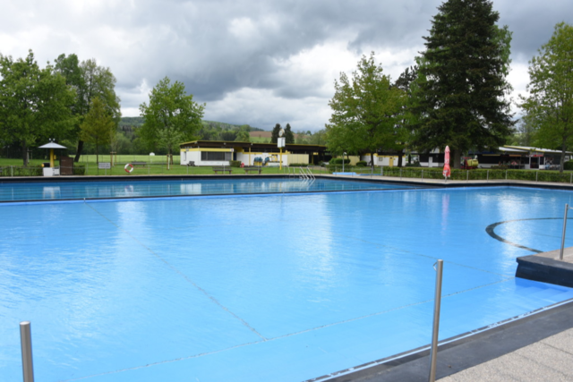 Groe Plne oder Schlieung? Steinens Freibad am Scheideweg