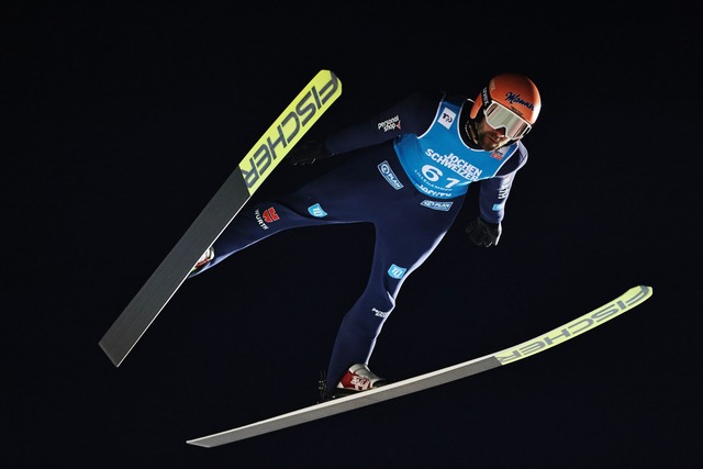 Pius Paschke feierte beim Saisonauftak...llehammer seinen zweiten Weltcup-Sieg.  | Foto: Geir Olsen/NTB/dpa