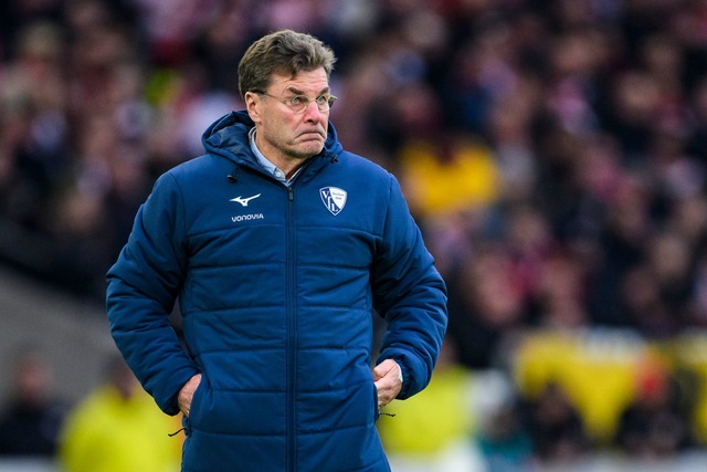 Trainer Dieter Hecking muss mit seinen...ommenden Samstag in Augsburg antreten.  | Foto: Tom Weller/dpa