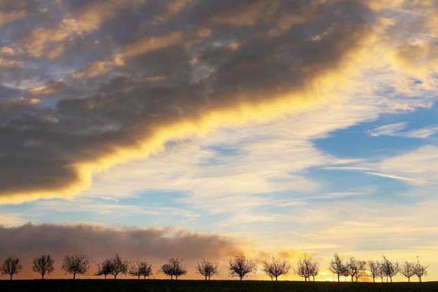 Wechselhaftes Wetter mit vielen Wolken begleitet die nchste Woche.  | Foto: Thomas Warnack (dpa)