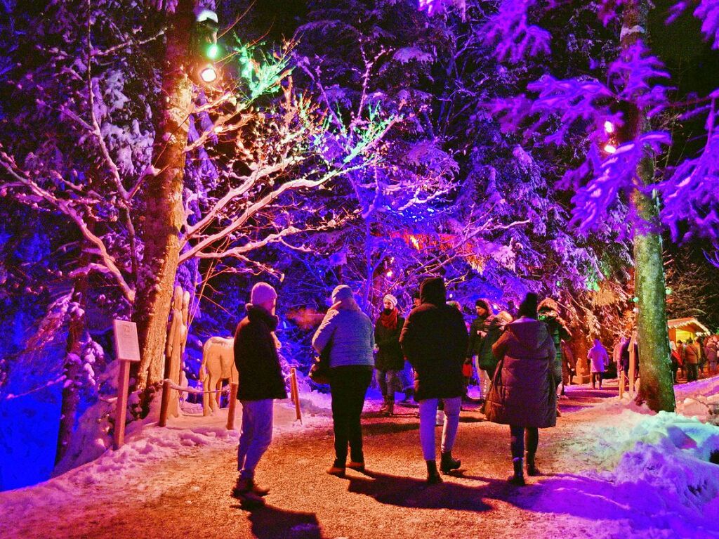 Der Weihnachtsmarkt in der Ravennaschlucht hat erffnet – pnktlich dazu fiel Schnee.