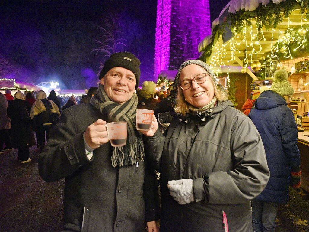 Der Weihnachtsmarkt in der Ravennaschlucht hat erffnet – pnktlich dazu fiel Schnee.