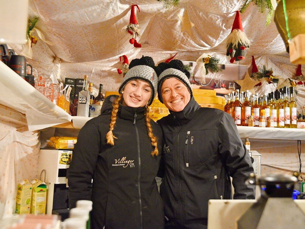 Der Weihnachtsmarkt in der Ravennaschlucht hat erffnet – pnktlich dazu fiel Schnee.