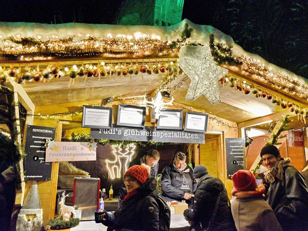 Der Weihnachtsmarkt in der Ravennaschlucht hat erffnet – pnktlich dazu fiel Schnee.