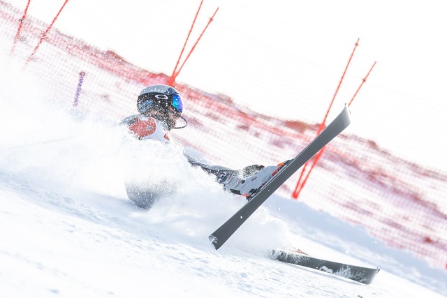 Aus und vorbei: Marcel Hirscher rutschte im Slalom von Gurgl weg und schied aus.  | Foto: Expa/Johann Groder/APA/dpa