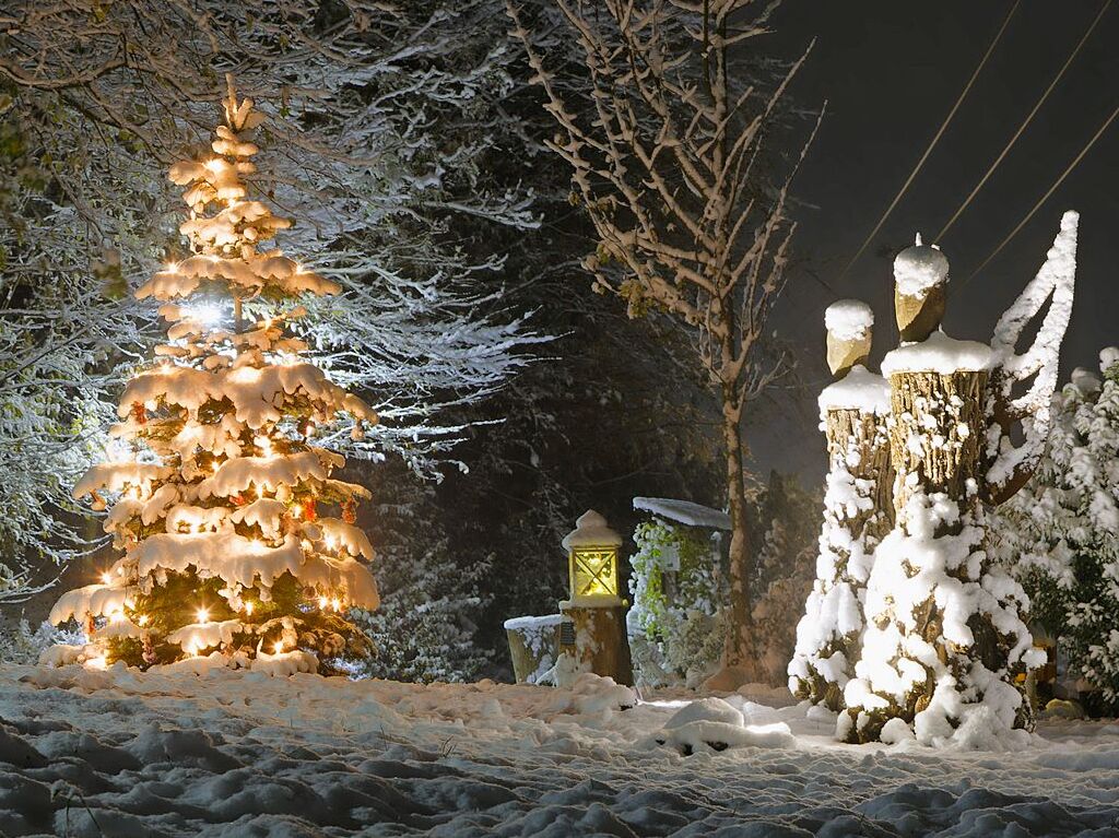 Der von vielen verschiedenen Menschen weihnachtlich geschmckte Glottertler Engelweg fhrt auf 4,5 Kilometern entlang der Weinberge durch die Ortsmitte von Glottertal.