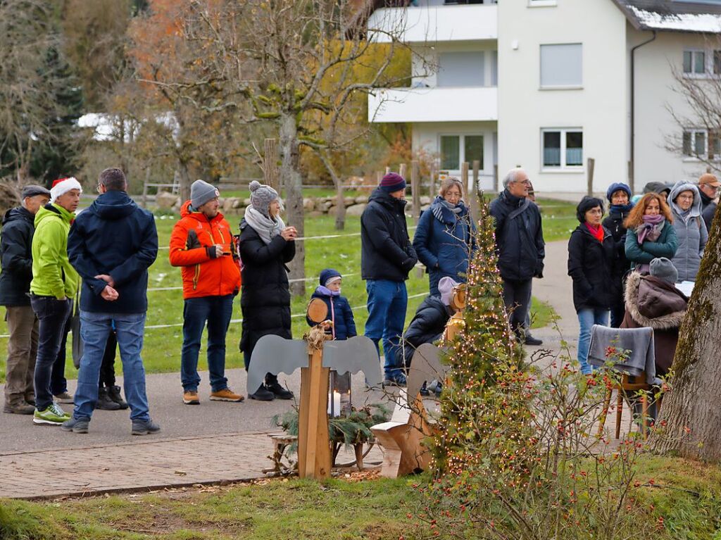 Der von vielen verschiedenen Menschen weihnachtlich geschmckte Glottertler Engelweg fhrt auf 4,5 Kilometern entlang der Weinberge durch die Ortsmitte von Glottertal.