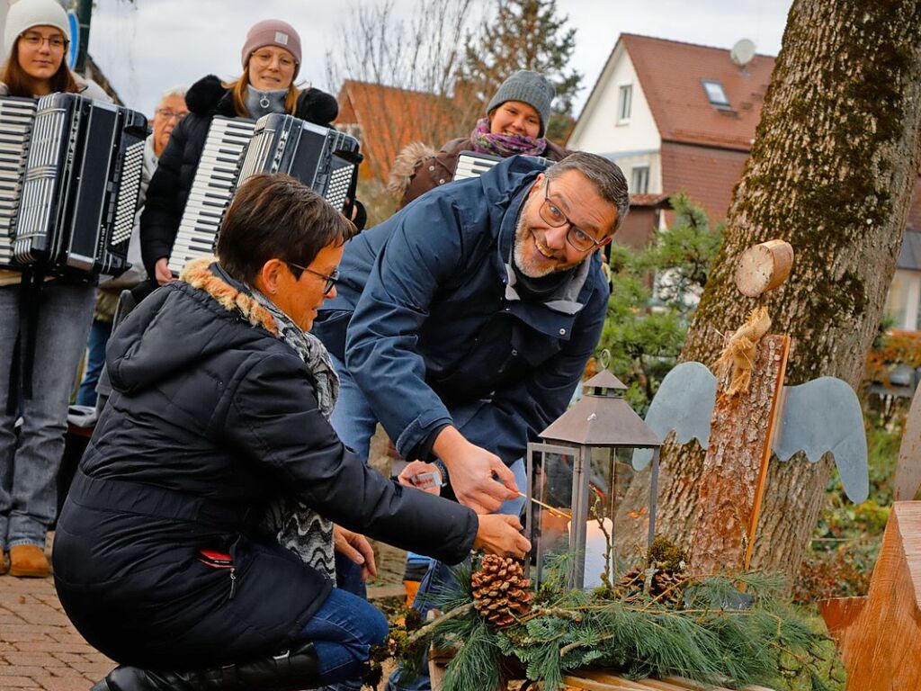 Der von vielen verschiedenen Menschen weihnachtlich geschmckte Glottertler Engelweg fhrt auf 4,5 Kilometern entlang der Weinberge durch die Ortsmitte von Glottertal.