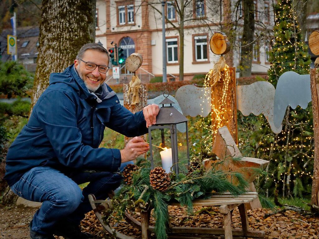 Der von vielen verschiedenen Menschen weihnachtlich geschmckte Glottertler Engelweg fhrt auf 4,5 Kilometern entlang der Weinberge durch die Ortsmitte von Glottertal.