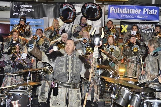 Guggen heizen in Langenau bei frostigen Temperaturen krftig ein