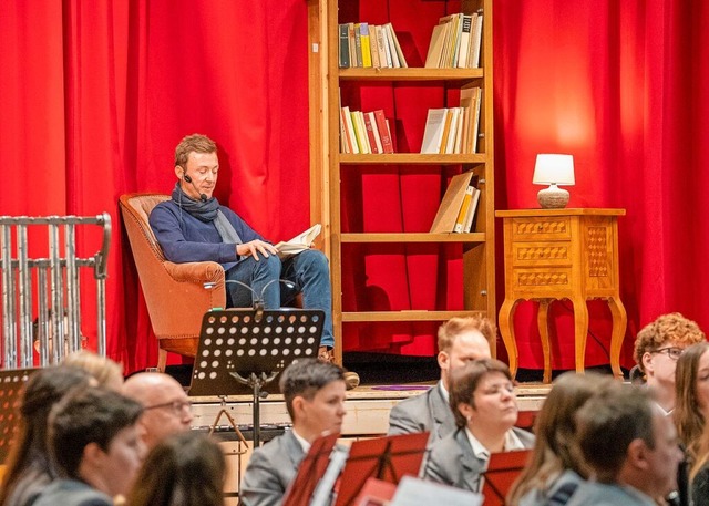 Thies Stillahn liest die Geschichte &#8222;Zauber der Musik&#8220;.  | Foto: Paul Eischet