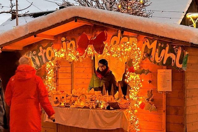 Adventsmarkt in Murg erstrahlt im Kerzenschein