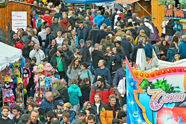 Marktreiben am Sonntagnachmittag   | Foto: Endrik Baublies