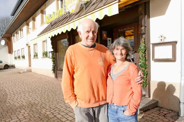 Petra und Theo Stoll bereiten derzeit die Geschftsbergabe vor.   | Foto: Susanne Filz