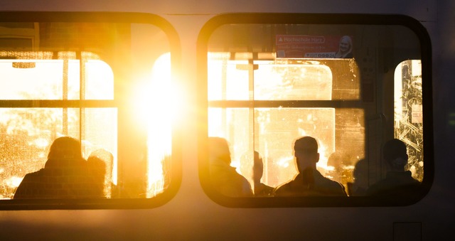 Nur 17 Prozent der Befragten gaben an,...f Jahren verbessert habe. (Archivbild)  | Foto: Julian Stratenschulte/dpa/dpa-tmn