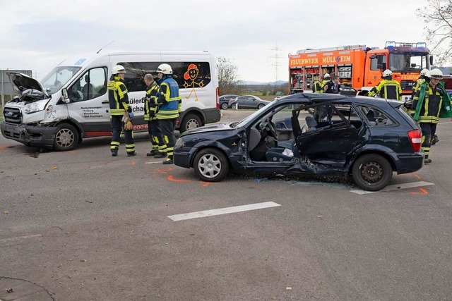 Ein Kleinbus kollidierte mit einen Pkw.  | Foto: Volker Mnch