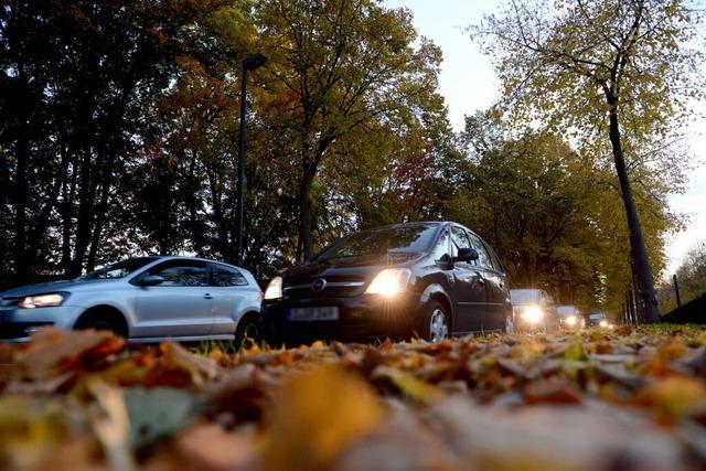 Das Licht am Auto in der dunklen Jahreszeit besser manuell einschalten