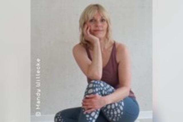 Weihnachts-Yoga am Kamin - mit Jana Kindt, Yoga-Lehrerin