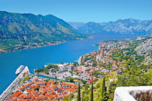 Majesttische Berge umgeben die Bucht von Kotor  | Foto: DER Touristik Deutschland GmbH