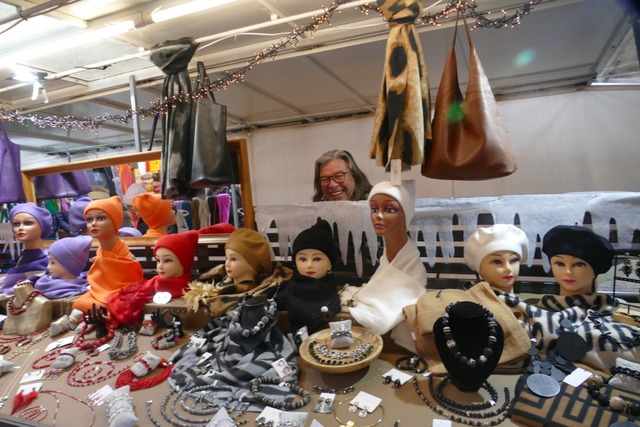 Mtzen sind gefragt beim Kalten Markt in Schopfheim.  | Foto: Nicolai Kapitz 