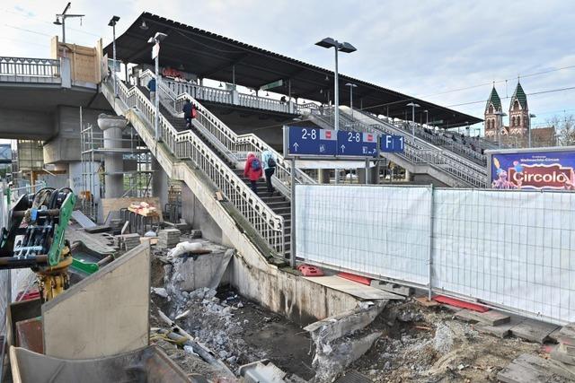 Kaputte Rolltreppe am Freiburger Hauptbahnhof abgebrochen – allerdings mit Komplikationen