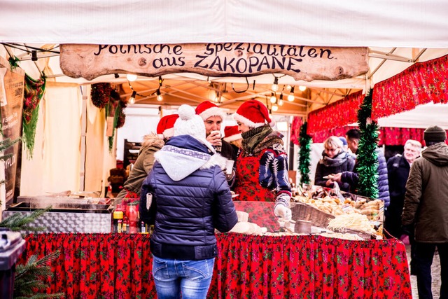 P wie Polen und Piroggen: Auch die Kul...uf dem Sternenmarkt ist landestypisch.  | Foto: Angelique Preau (dpa)