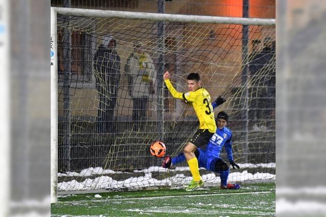 Beim Spiel FV Sulz - SC Lahr II ist es vor allem eins: eisig kalt