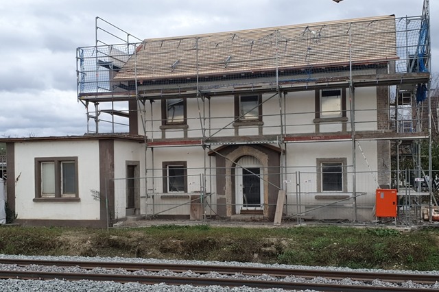 So sieht das Bahnwrterhaus heute aus. Es wird saniert.  | Foto: Hannes Selz