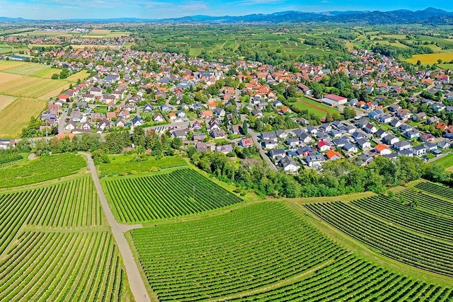 Buggingen &#8211; im Bild eine Drohnen...ingen Ortsmitte II&#8220; wiederholen.  | Foto: Matthias Weniger