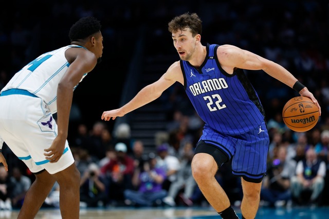 Weiterhin in Topform: Franz Wagner (r) und die Orlando Magic.  | Foto: Nell Redmond/AP/dpa