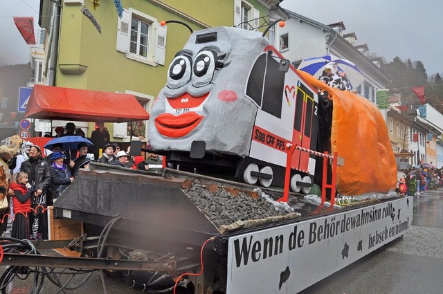 Der Zeller Fasnachtsumzug ist fr die Wagen bekannt.  | Foto: Sarah Trinler