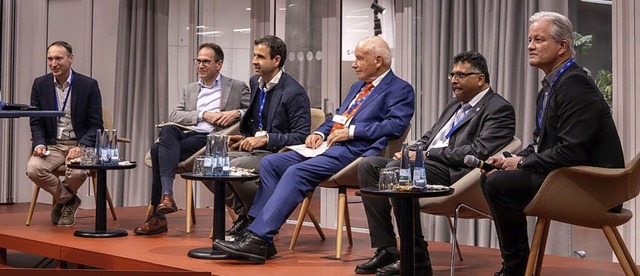 Auf dem Podium (von links nach rechts)...ifel, Prasad Shastri und Joachim Wlle  | Foto: DHBW Lrrach/Mosbrugger